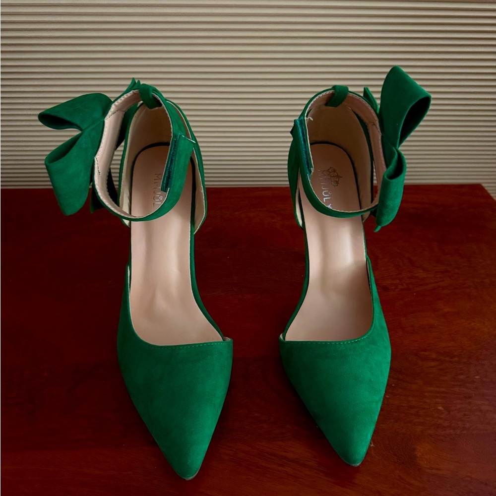 Elegant Green Women's Heels with Bow